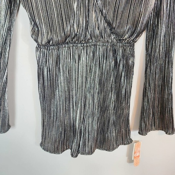 NWT Gianni Bini Bell Sleeve Silver Elastic Waist Adjustable Tie Romper SZ Small - Picture 3 of 10